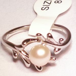 Vantel Pearls Laurel Ring